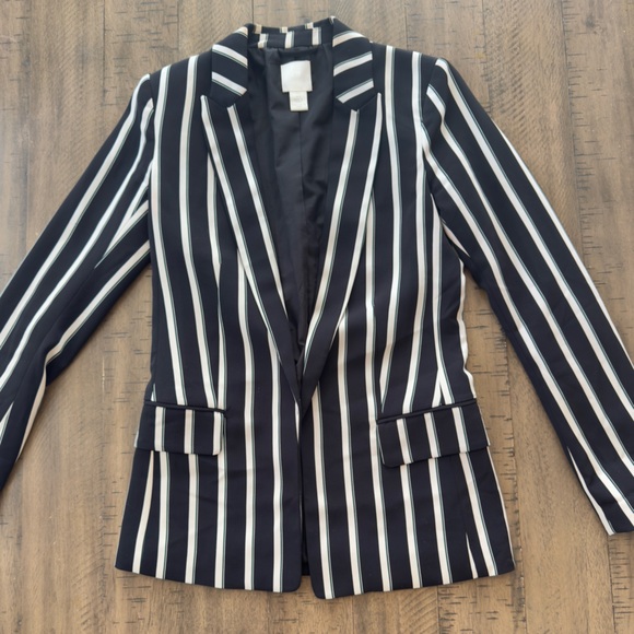 H&M Black and White Striped Blazer - Picture 5 of 11